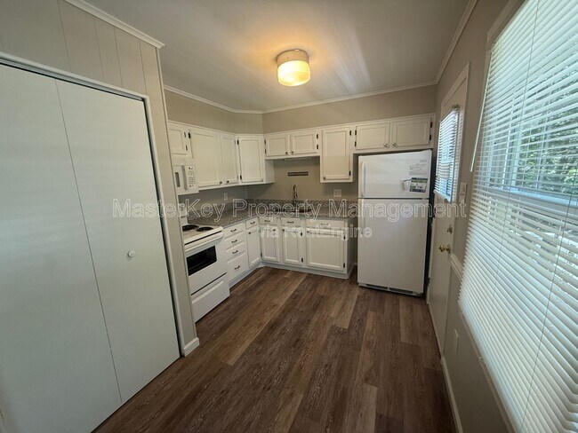 Building Photo - 345 Byrum St