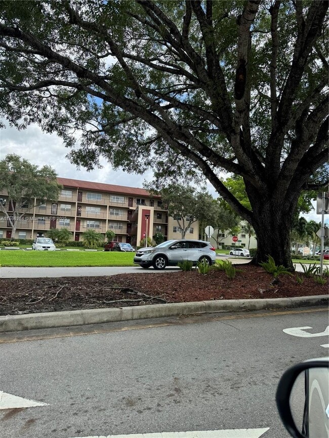 Building Photo - 13101 SW 11th Ct