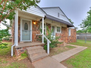 Building Photo - 810 N Marshall Dr