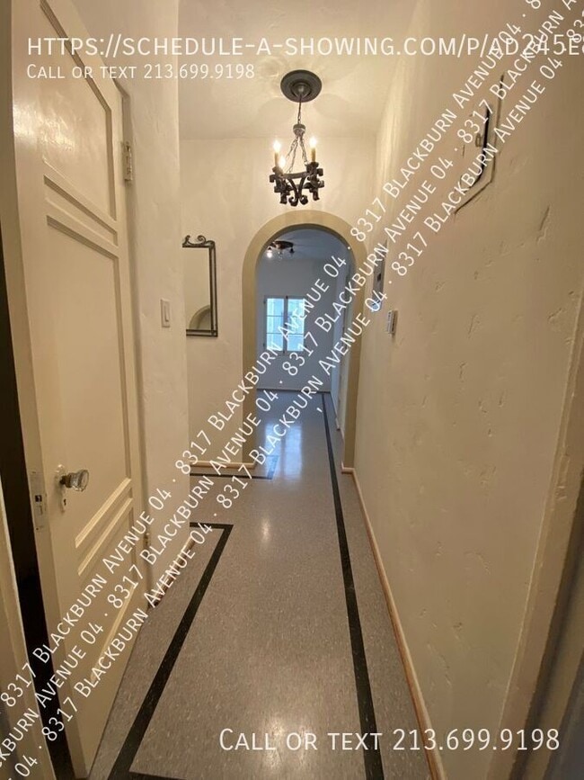 Foto del edificio - 8317 Blackburn Ave