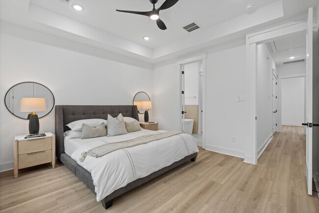 Building Photo - 717 Janisch Rd