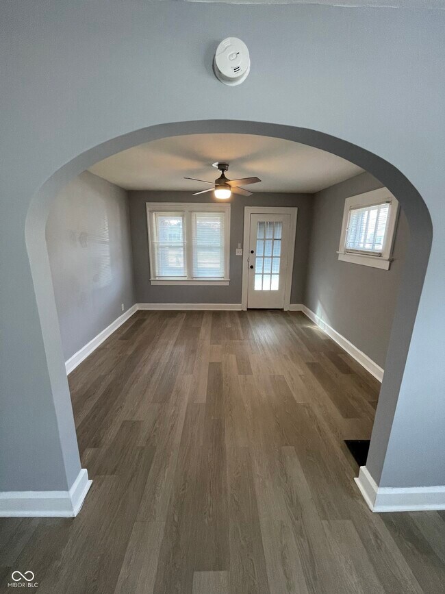 Foto del edificio - 833 N Emerson Ave