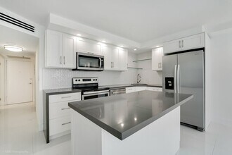 Building Photo - 6039 Collins Ave
