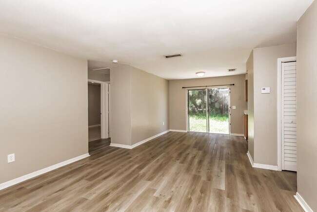 Foto del edificio - 4160 Ballard Rd
