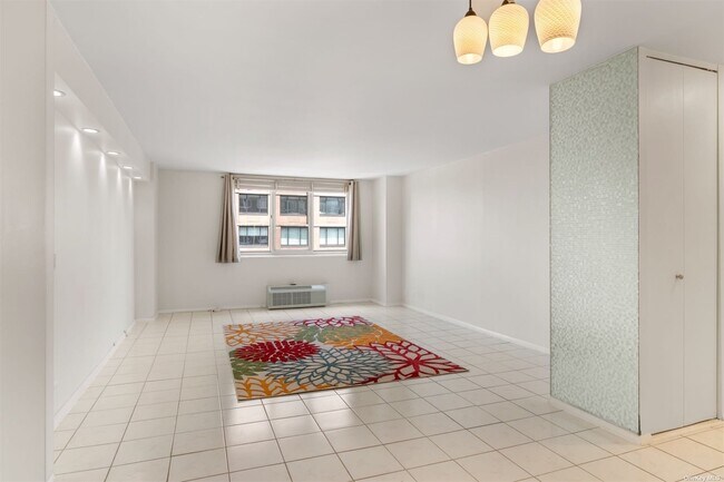 Building Photo - 345 E 93rd St