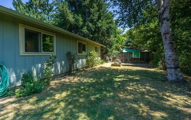 Building Photo - 3622 NW Polk Ave