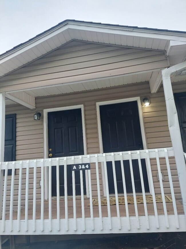 Frente - 1438 Vance Rd
