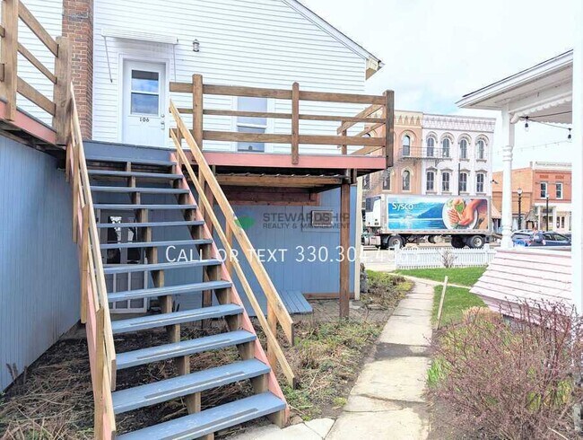 Building Photo - 104 Canal St S