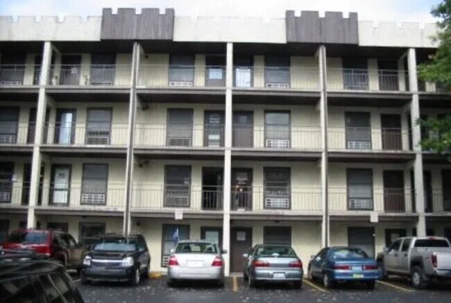 Building Photo - 4012 DuPont Cir