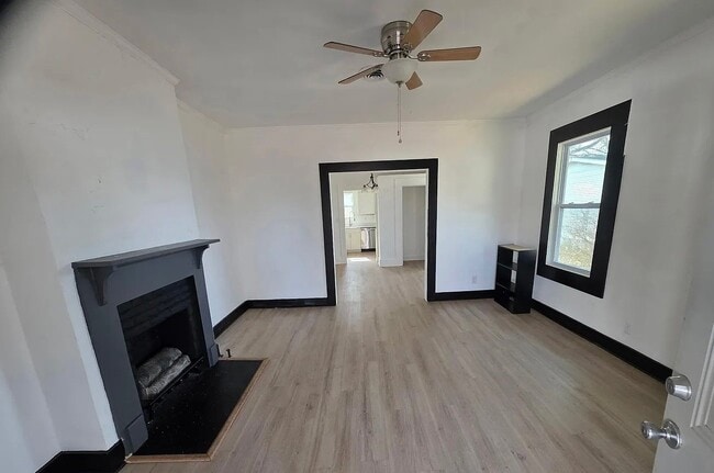 Building Photo - 572 2nd St