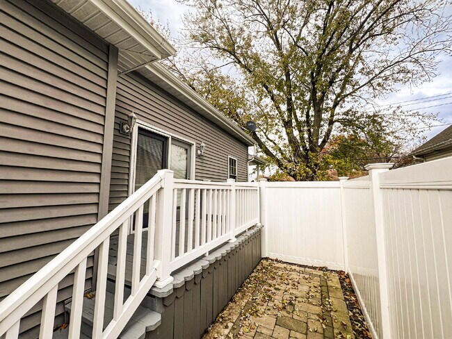 Foto del edificio - 402 S Illinois St