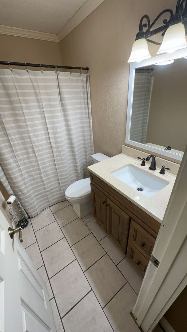Foto del edificio - Spacious, Quiet and Updated 3 Bedroom 2 Bath