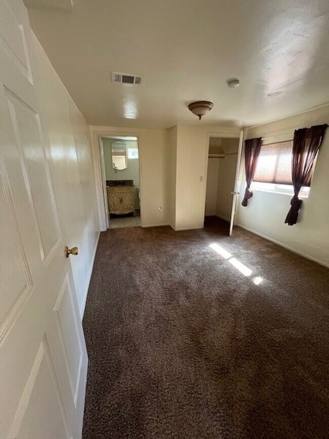 Foto del edificio - 3609 Planz Rd