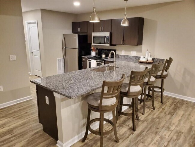 Foto del edificio - 170 Heartwood Ln