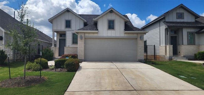 Building Photo - 328 Banyon Dr