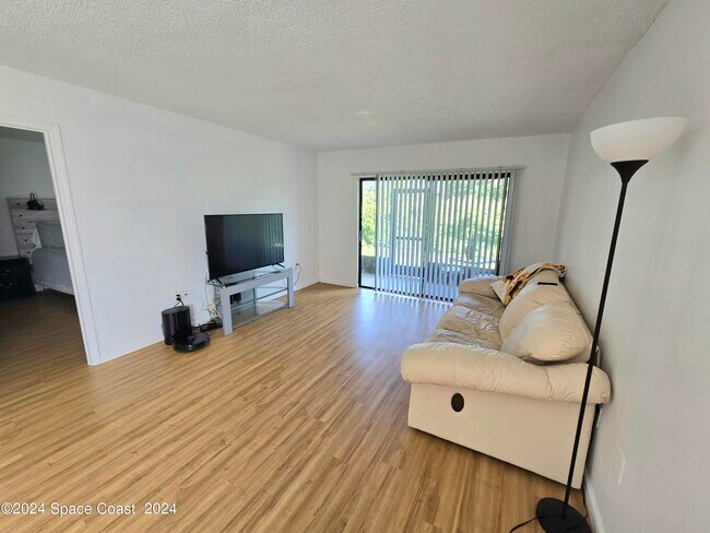 Foto del edificio - 2772 Rhonda Ln