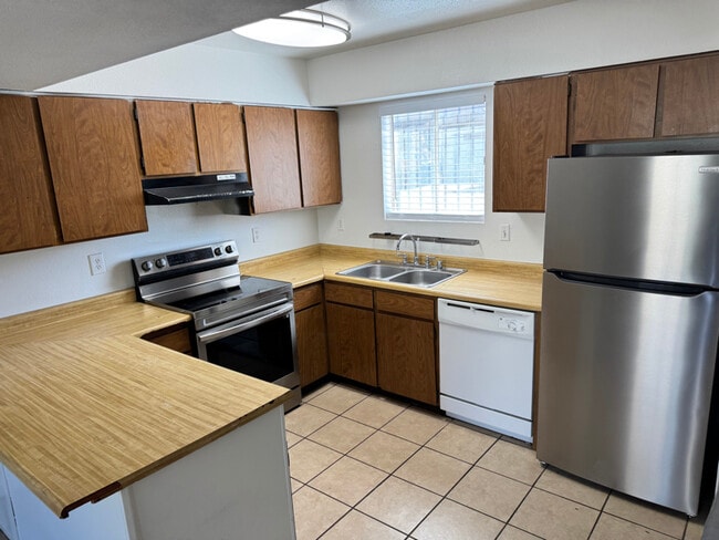 Building Photo - 3536 Rio Robles Dr