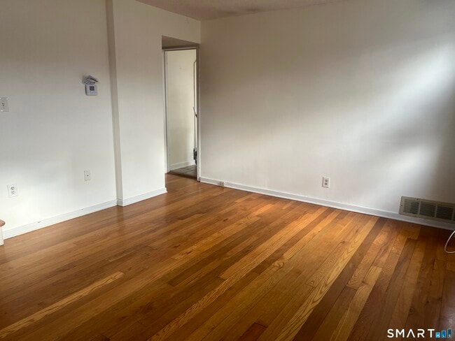 Foto del edificio - 128 Laurel Ct