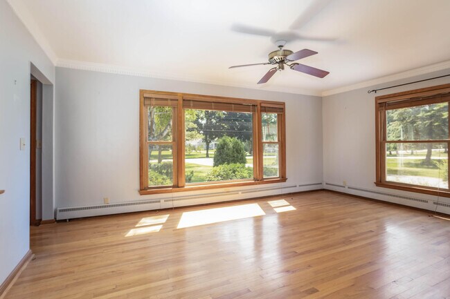 Foto del edificio - 3335 Sunnyview Ln