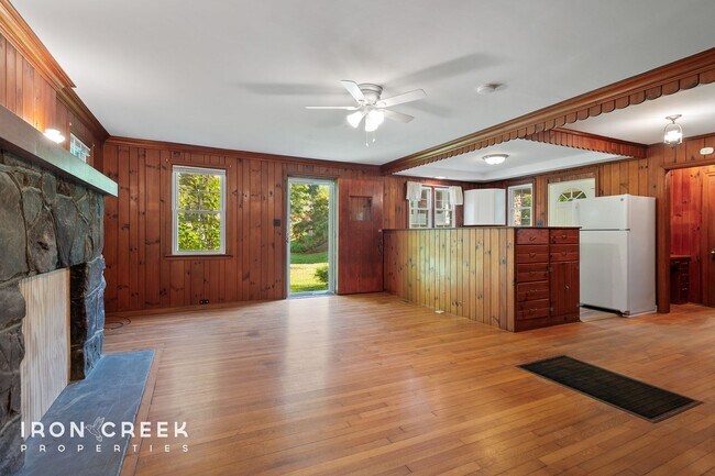 Building Photo - Gorgeous Newly-Remodeled House in South As...