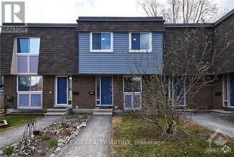 Building Photo - 2988 Fairlea Cres