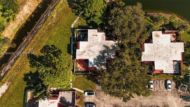 Building Photo - 4205 Village Dr