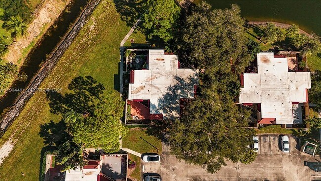 Foto del edificio - 4205 Village Dr