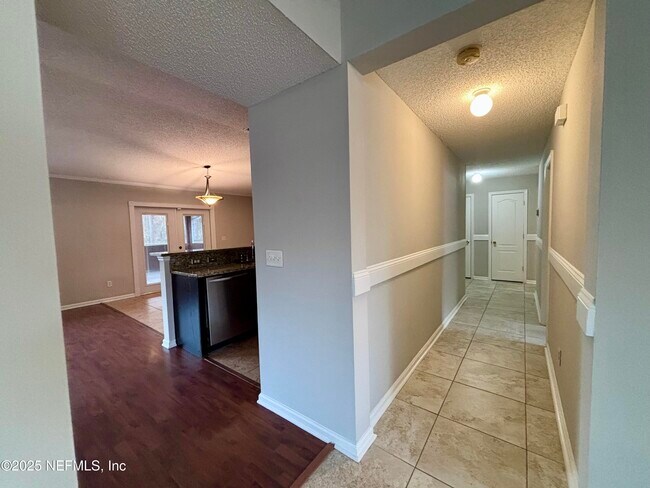 Foto del edificio - 9612 Clinton Corners Dr