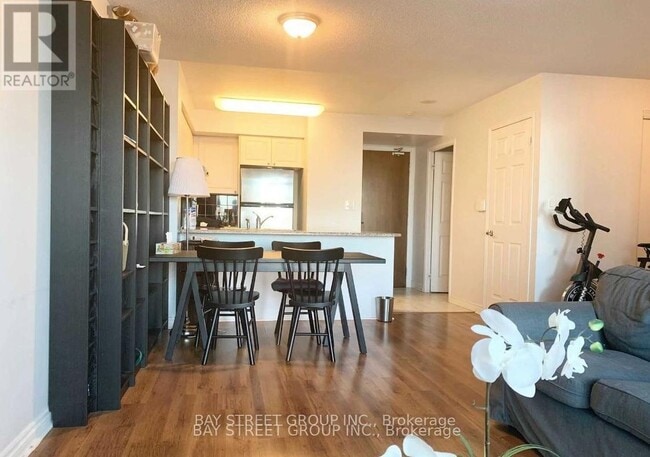 Photo du bâtiment - 35 Hollywood Ave