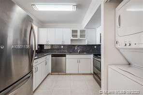 Building Photo - 1450 Brickell Bay Dr
