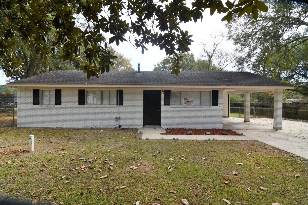 Newly Renovated! 3 bedroom, 1 bath home off Baker Blvd with easy access to Plank - Newly Renovated!  3 bedroom, 1 bath home off Baker Blvd with easy access to Plank