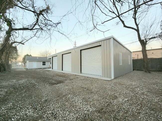 Building Photo - 7050 Jay St