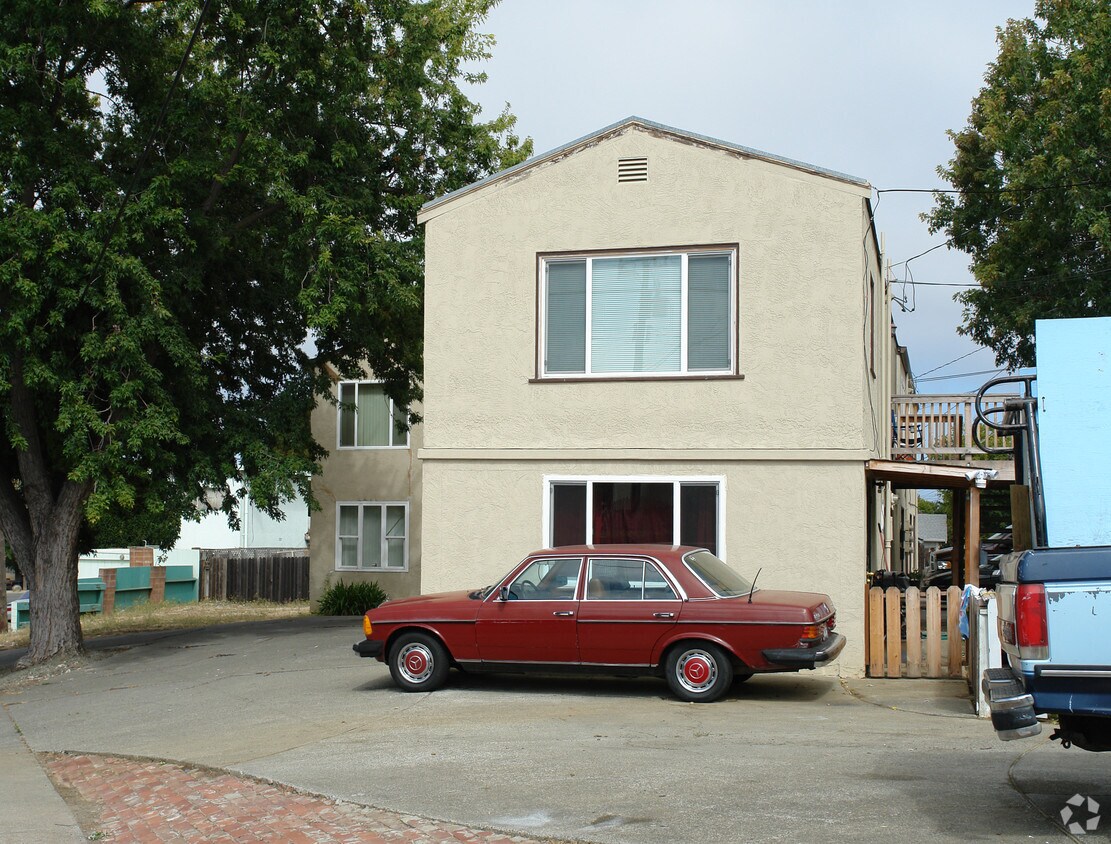 Primary Photo - 133-141 Chase St
