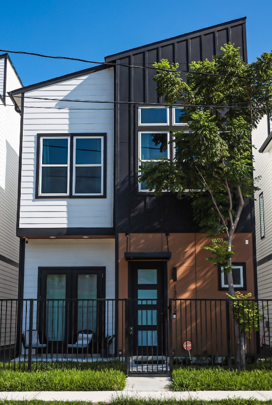 Building Photo - 1303 Bayou St