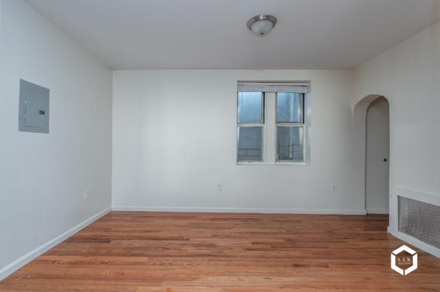 Foto del edificio - 2 bedroom in BROOKLYN NY 11218