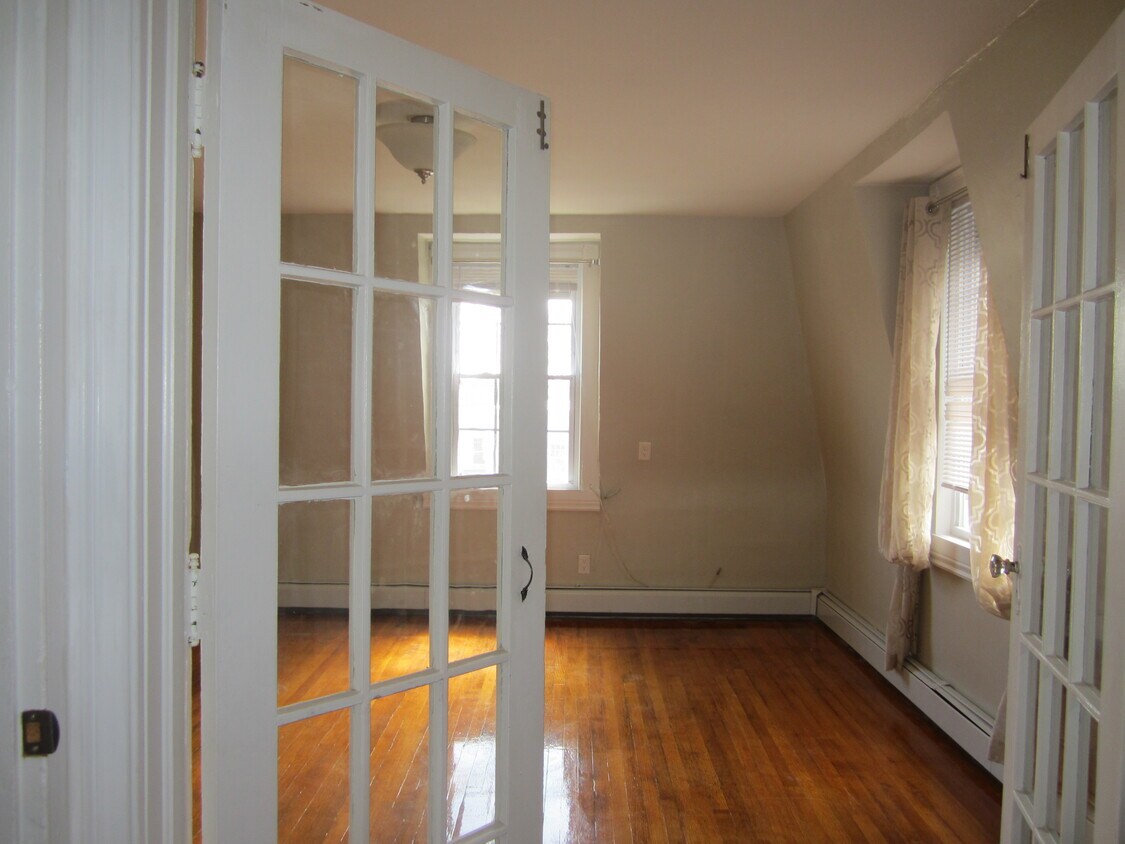 977 Whalley Ave Unit 3 FL, New Haven, CT 06515 Apartments in New