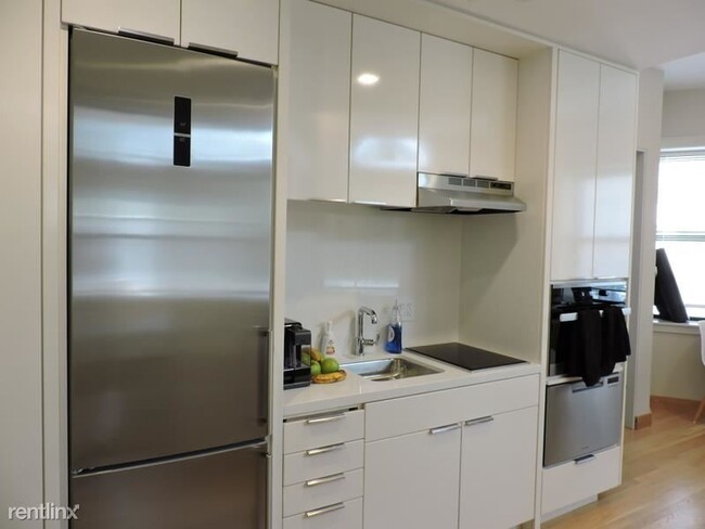 Building Photo - 1 br, 1 bath Apartment - 114 Mount Auburn St