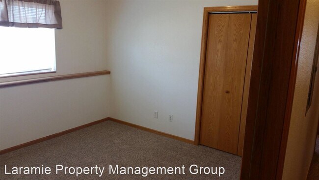 Building Photo - 3 br, 2 bath House - 1404 Thaxton Court Un...