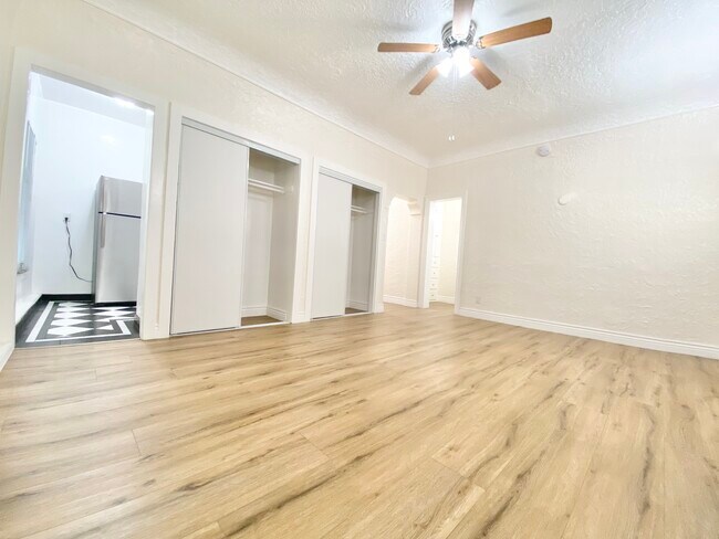 Foto del edificio - 706 S. Normandie Ave. Los Angeles, 90005