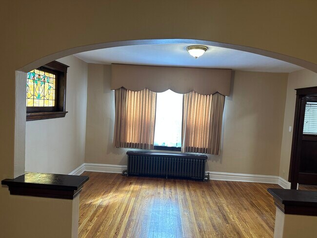Unidad de sala de estar 1 - 4947 Cote Brilliante Ave