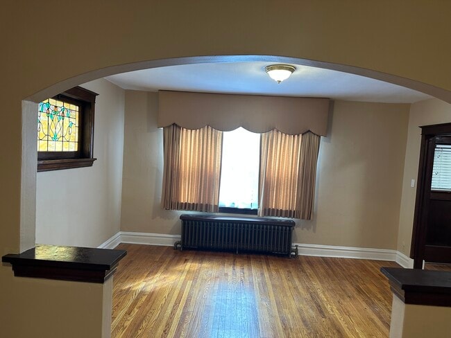 Living room unit 1 - 4947 Cote Brilliante Ave