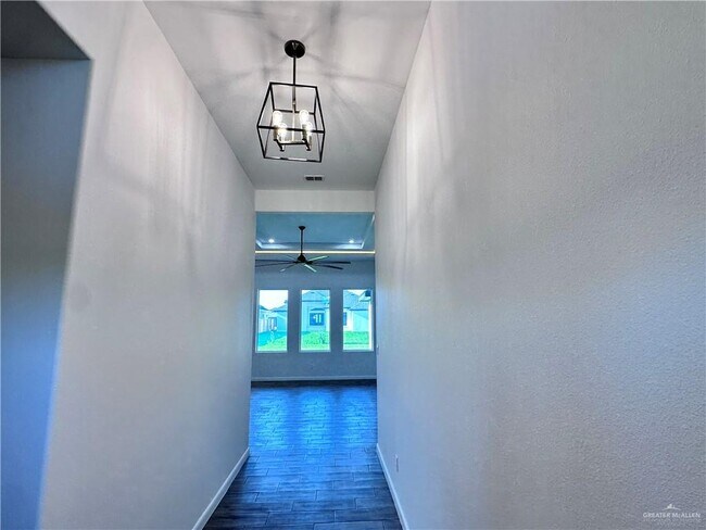 Building Photo - 1100 Azalea St