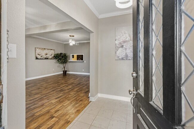 Building Photo - 1349 Mardi Ln