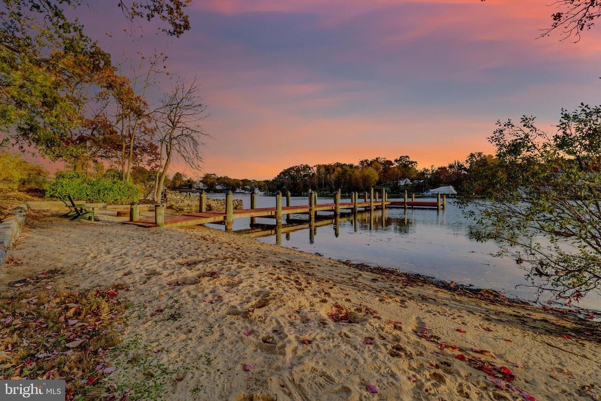 Primary Photo - 899 S Shore Dr