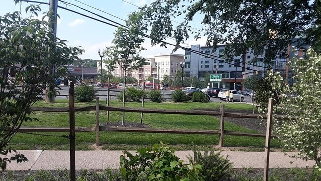 Foto del edificio - 5008 Columbia Pike