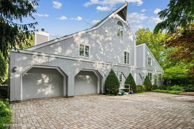 Foto del edificio - 989 Old Green Bay Rd