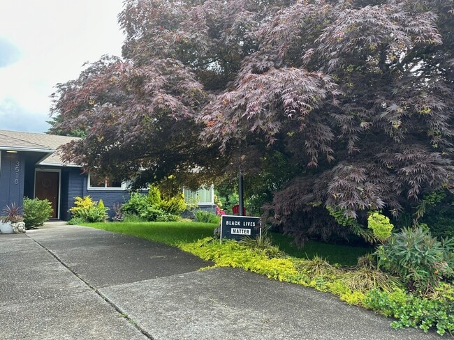 front of home with private pathway to far right - 3518 Northeast 94th Street