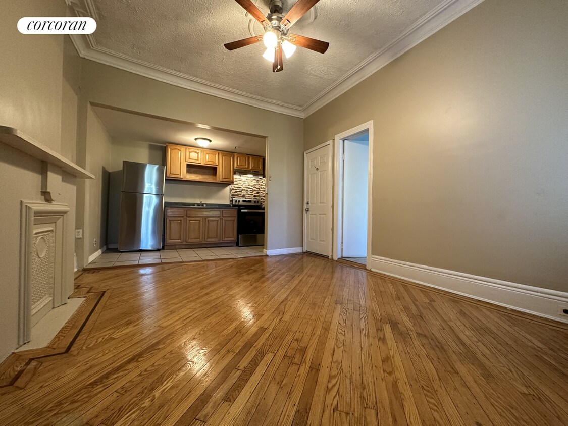 Primary Photo - 489 Putnam Ave