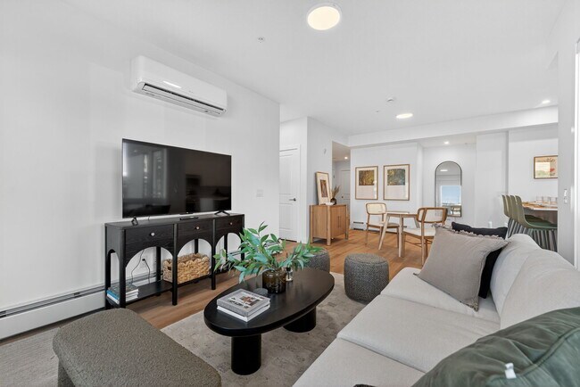 Building Photo - 517 67 Av SW