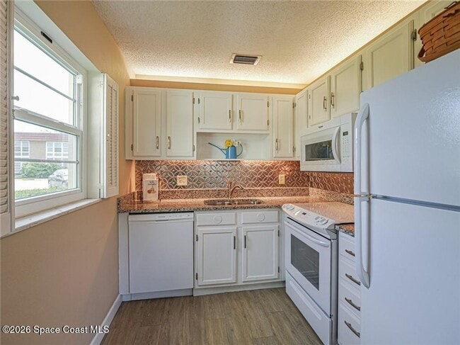 Building Photo - 11 Vista Palm Ln